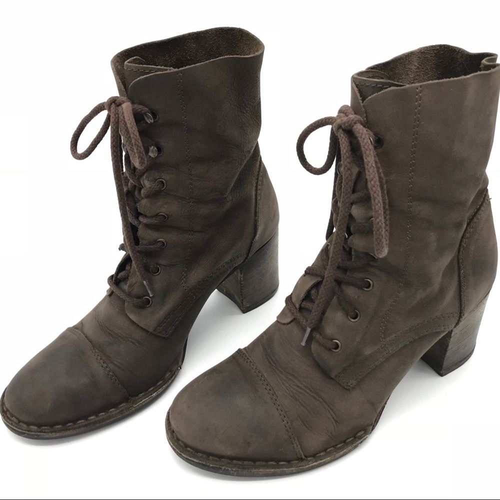 Cucai Leather Laceup Ankle Boots
